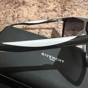 Givenchy GV 7040/S 0TEM-9O Black White Shield Sunglasses Givenchy GV 7040/S - TEM 9O Black White | Sunglasses Man main image 2